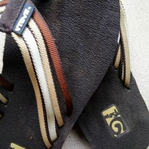 TEVA "MUSH" flip flops.
